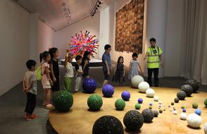 Ever-Art ReadingClass Students and Parents Visit the Choi Jeong Hwa Solo Exhibition ON—Aggregation of Spiritual and Matter 