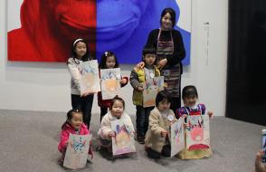 TomatoBilingual Kindergarten Visits the Kang Hyung Koo Solo Exhibition with one’s flame